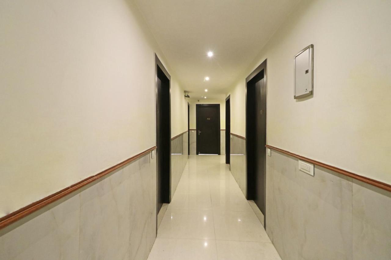 Hotel Paragon Suites New Delhi Exteriör bild