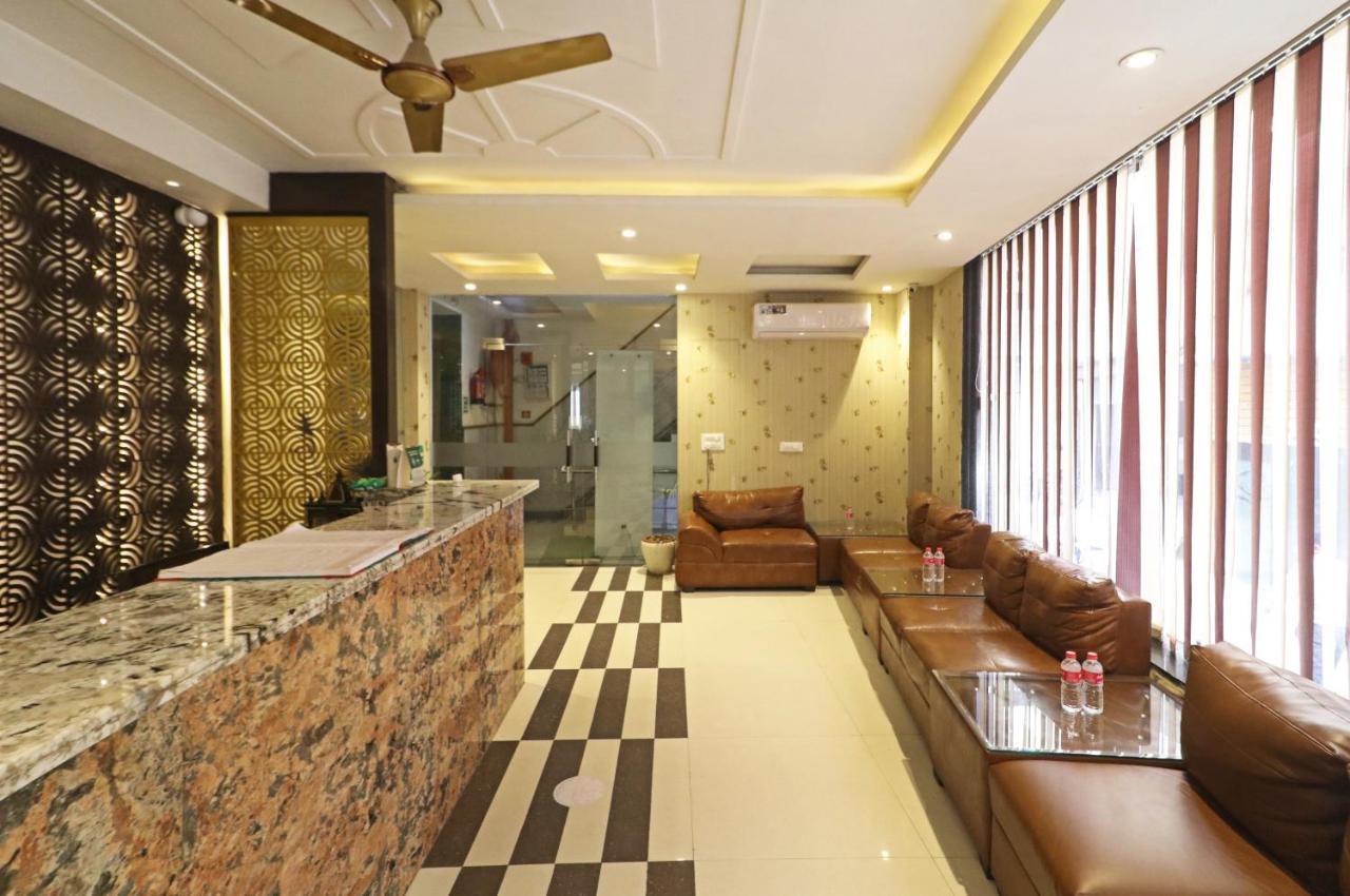 Hotel Paragon Suites New Delhi Exteriör bild