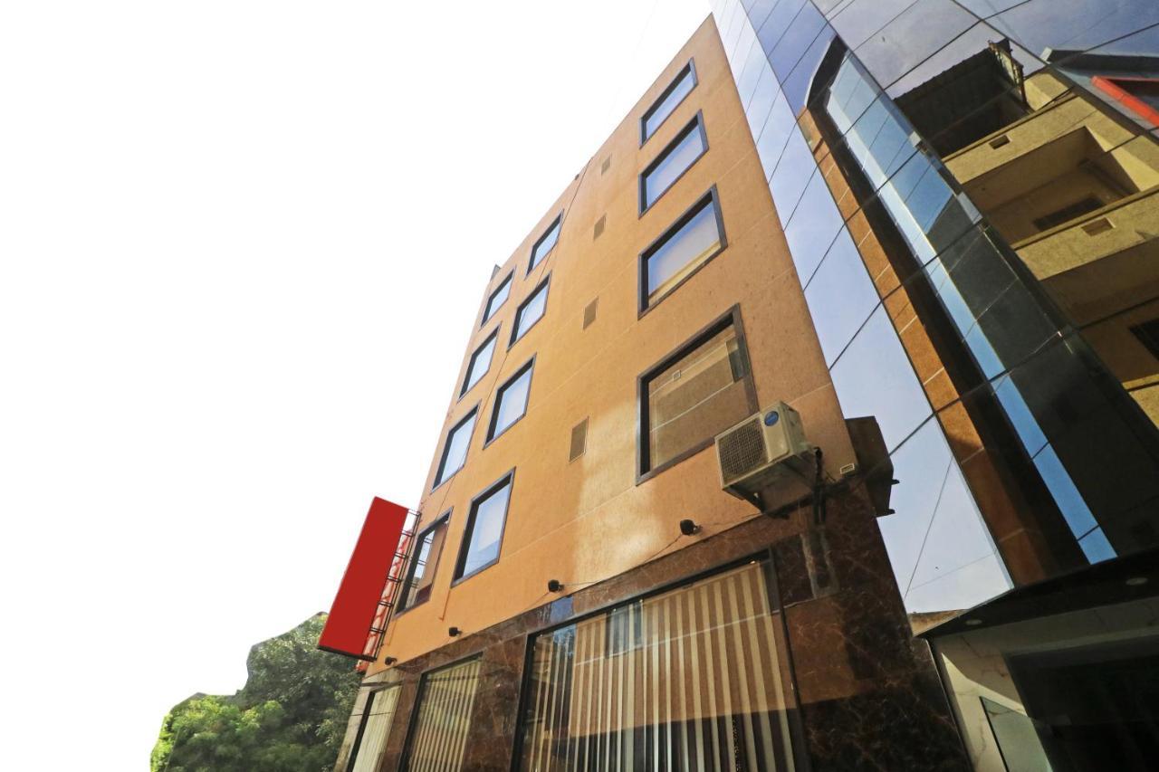 Hotel Paragon Suites New Delhi Exteriör bild