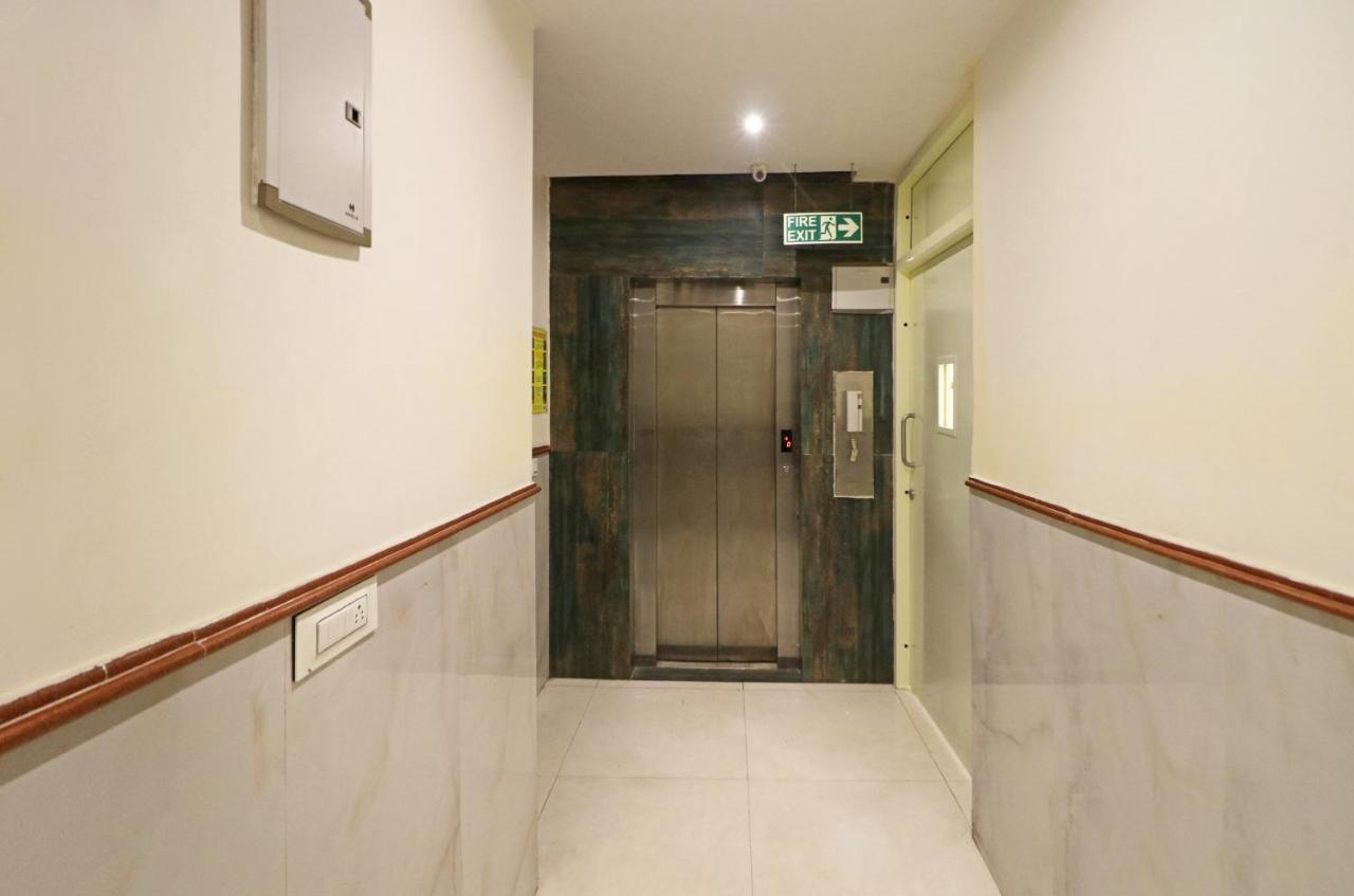 Hotel Paragon Suites New Delhi Exteriör bild