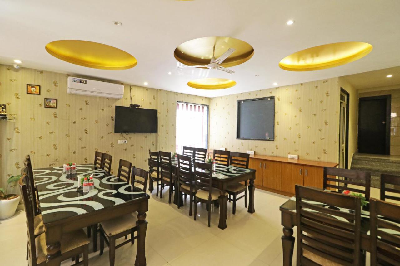 Hotel Paragon Suites New Delhi Exteriör bild