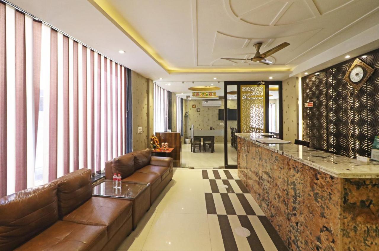 Hotel Paragon Suites New Delhi Exteriör bild
