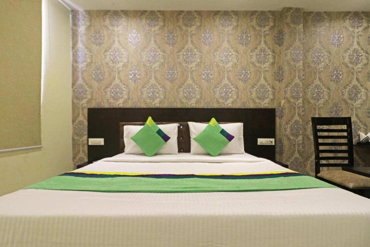 Hotel Paragon Suites New Delhi Exteriör bild