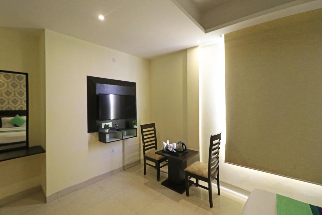 Hotel Paragon Suites New Delhi Exteriör bild